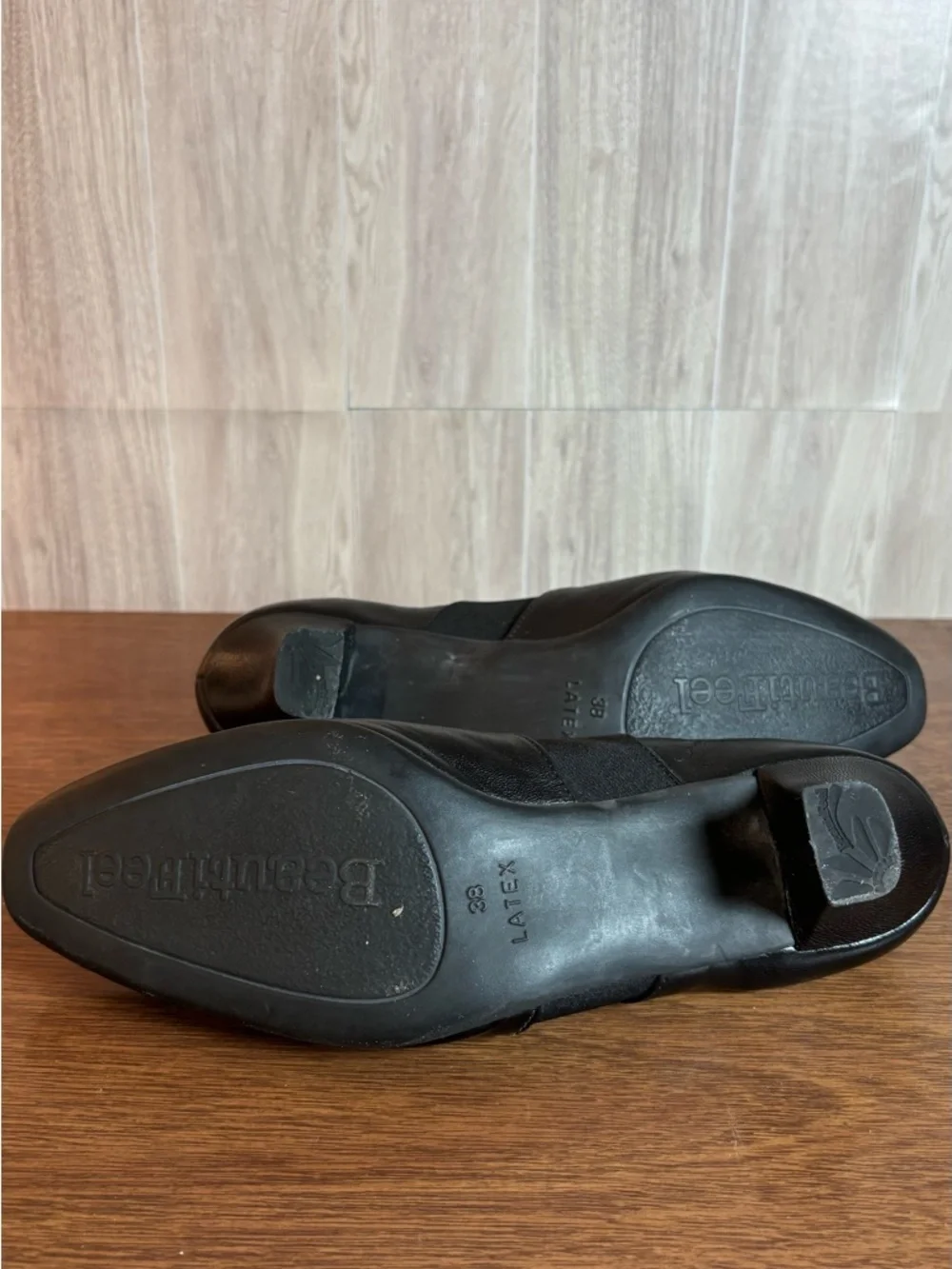 BeautiFeel Black Leather Slip-On Heeled Loafers with Elastic Panel